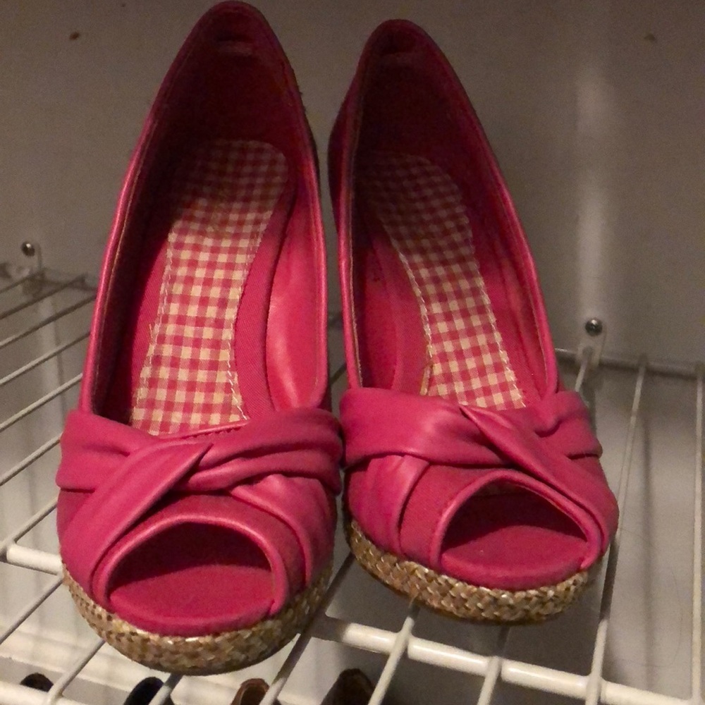 Quips size 6 1/2 hot pink wedge heels